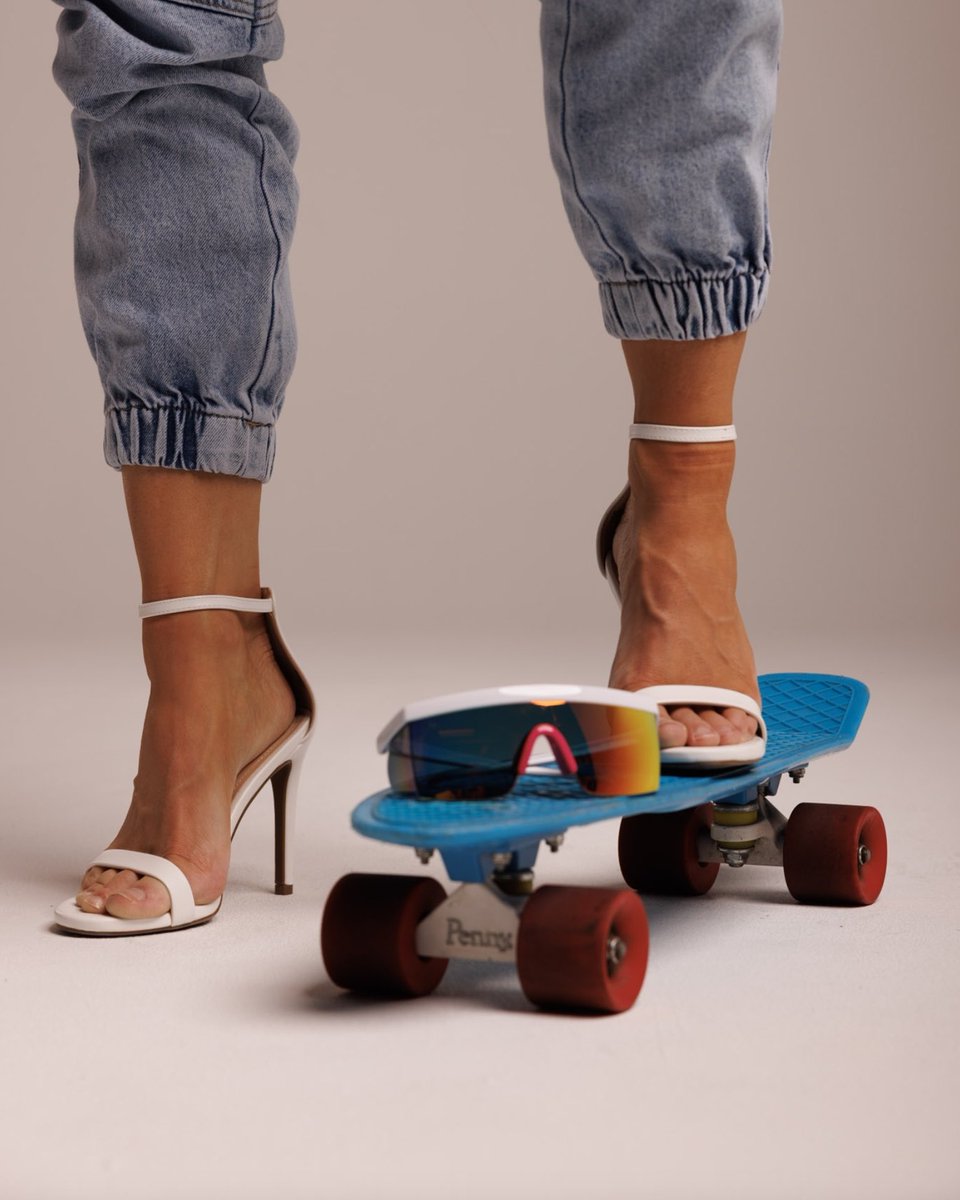 jannabreslin's tweet image. Born in 90, but should have been 80 🪩

#80s #onesie #fashion  #denim