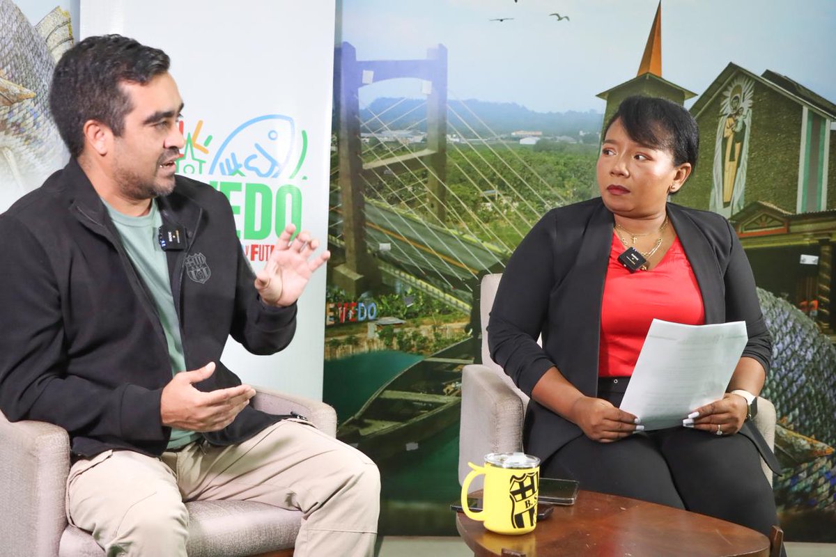 Alcaldía Ciudadana de Quevedo (@gadquevedo) on Twitter photo Podcast Ciudadano
El alcalde <a href="/AlexisMatuteEC/">Alexis Matute 🇪🇨</a> , realizó un nuevo programa del tradicional Podcast Ciudadano, que se trasmite los días lunes, a través de las redes sociales oficiales de la Alcaldía Ciudadana de Quevedo y otros medios digitales. Podcast Ciudadano
El alcalde <a href="/AlexisMatuteEC/">Alexis Matute 🇪🇨</a> , realizó un nuevo programa del tradicional Podcast Ciudadano, que se trasmite los días lunes, a través de las redes sociales oficiales de la Alcaldía Ciudadana de Quevedo y otros medios digitales.
