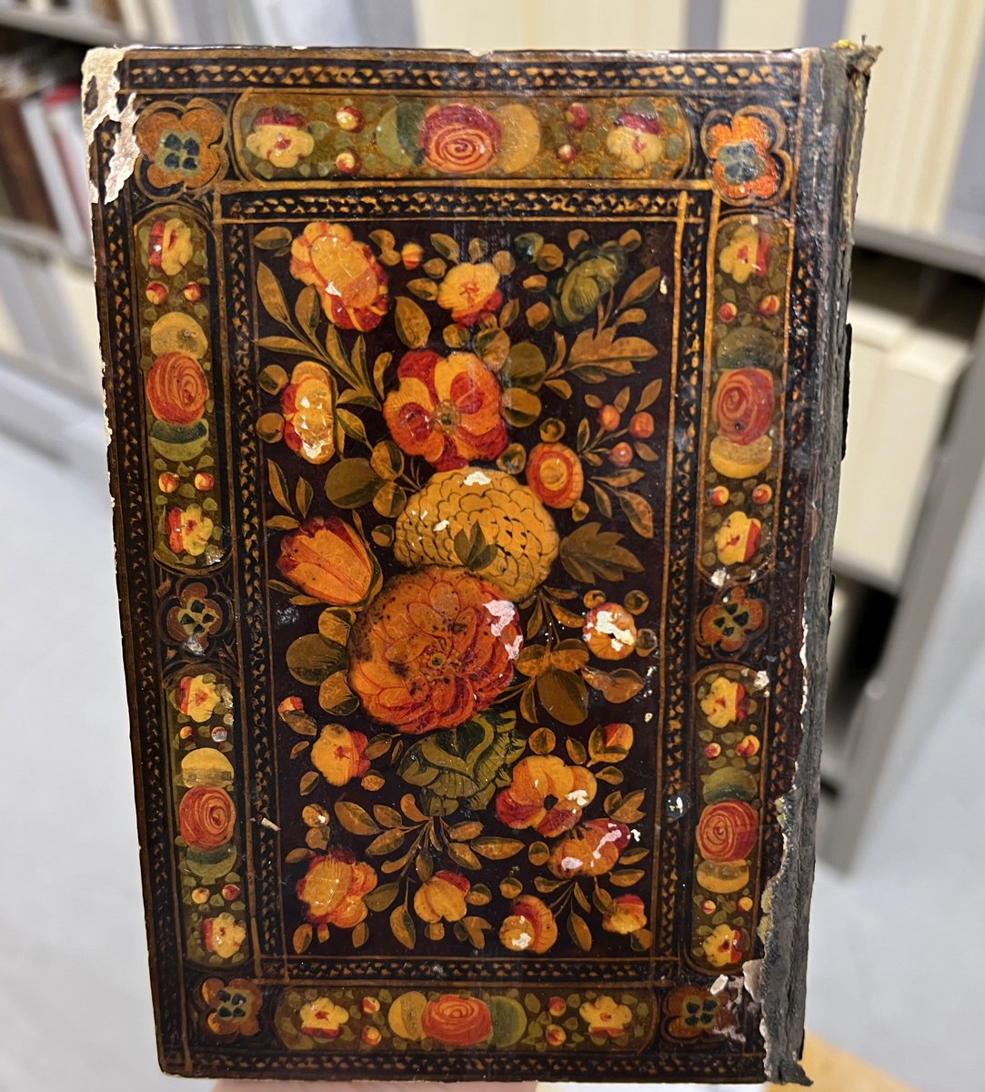 Out in the reading room recently, Isl Ms 259, manuscript copy of a selection of texts on qirāʼāt with stunning lacquerwork covers. 
Browse the description and entire manuscript online!  hdl.handle.net/2027/mdp.39015…
#ManuscriptMonday
