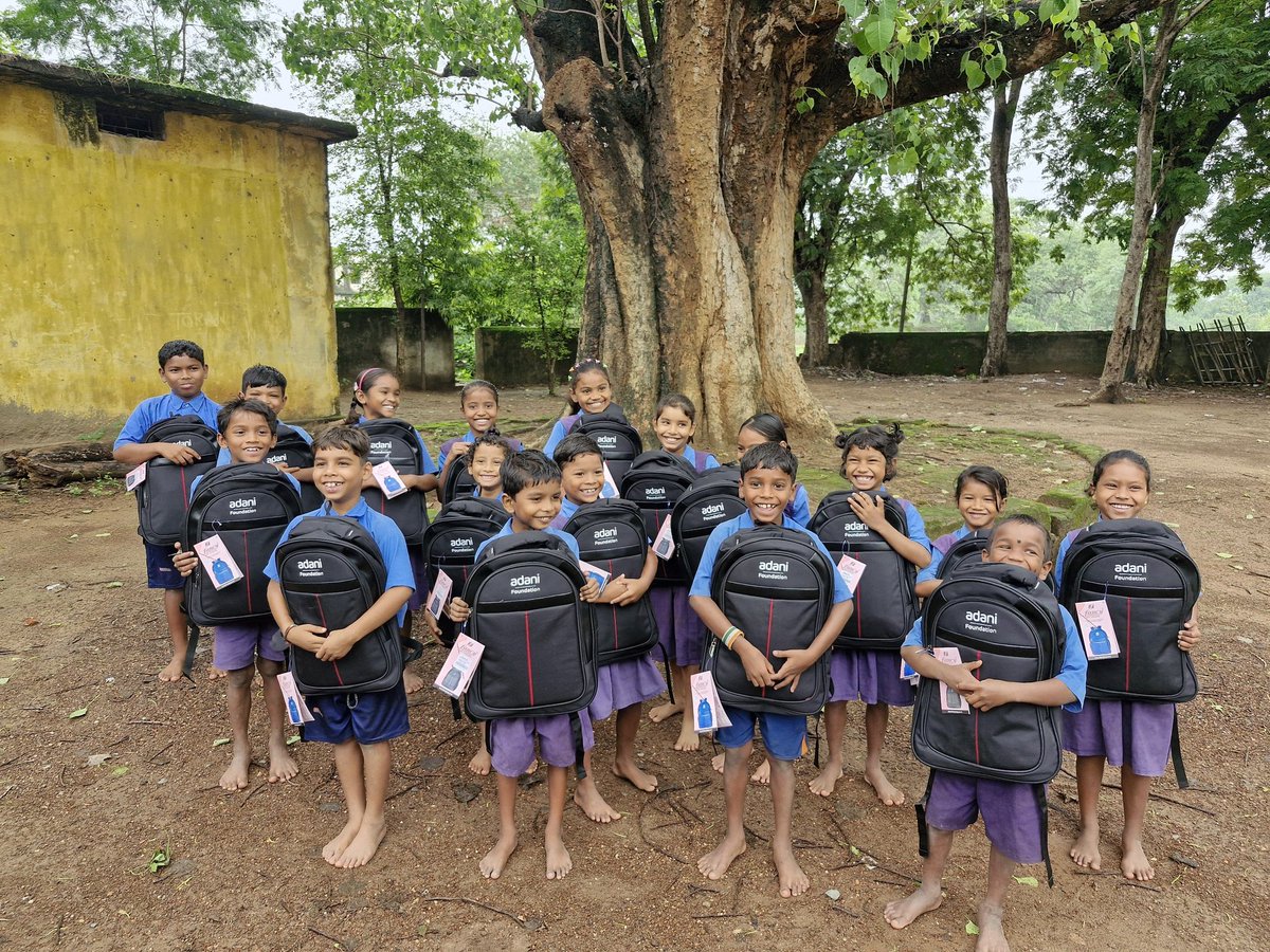Nidhisen84's tweet photo. #AdaniFoundation
Their happiness was written on their faces β pure joy as they received school bags from Adani Foundation. No words needed, just smiles says. ππ
#APLRaigarh #UtthanProject #AdaniGroup https://t.co/LcjsJYMPr8