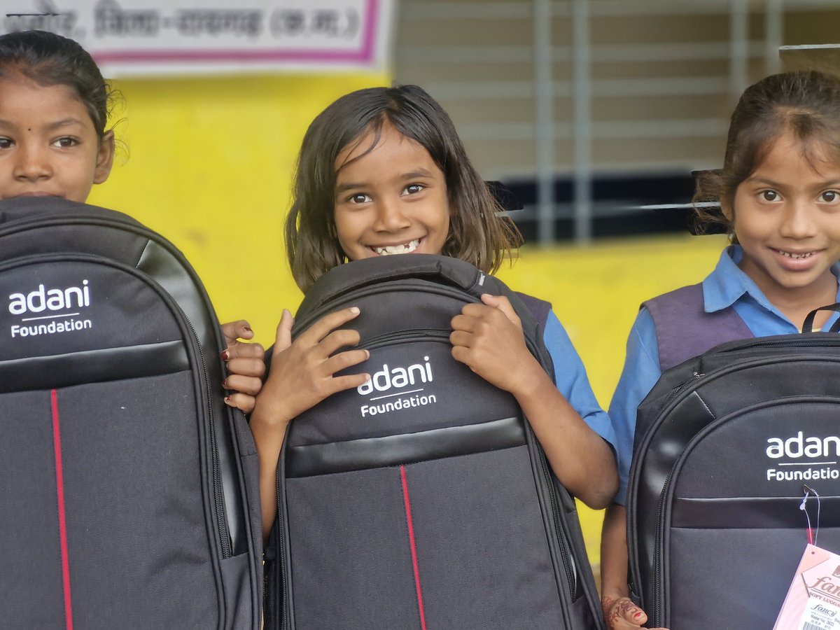 Nidhisen84's tweet photo. #AdaniFoundation
Their happiness was written on their faces β pure joy as they received school bags from Adani Foundation. No words needed, just smiles says. ππ
#APLRaigarh #UtthanProject #AdaniGroup https://t.co/LcjsJYMPr8