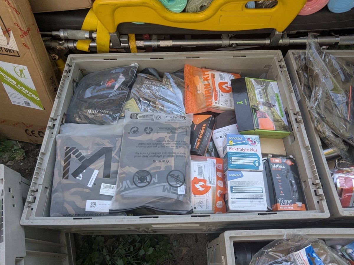 MinisterBoomer's tweet image. Sometimes it is quite helpful to browse the Ukrainian classifieds. On Tuesday, the stretcher was still in Lviv. Function checked, paid and loaded. Today it is already in the front area at @DefactoHumanity , along with a few other items from our warehouse in Germany. Flexible…