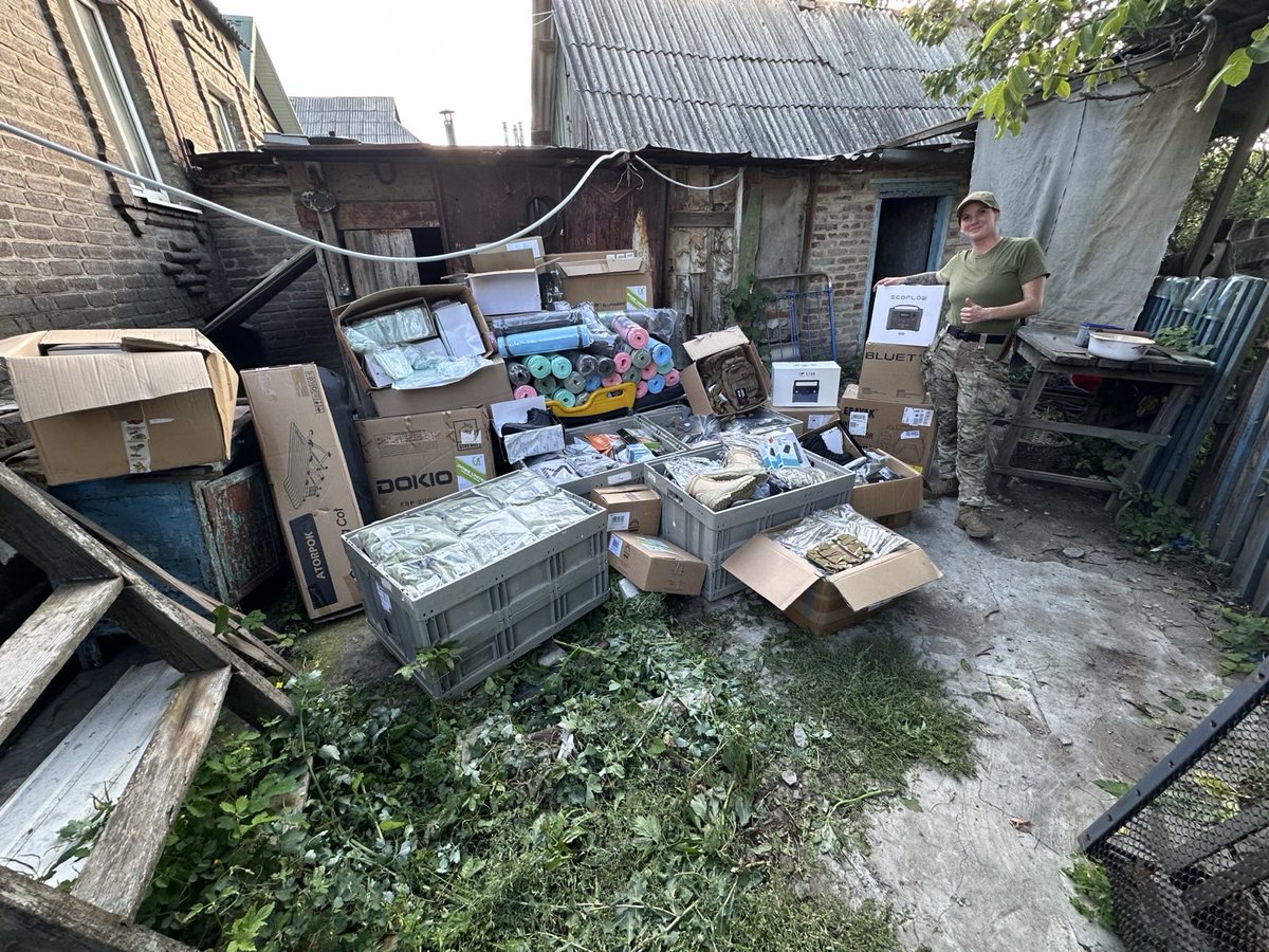 MinisterBoomer's tweet image. Sometimes it is quite helpful to browse the Ukrainian classifieds. On Tuesday, the stretcher was still in Lviv. Function checked, paid and loaded. Today it is already in the front area at @DefactoHumanity , along with a few other items from our warehouse in Germany. Flexible…