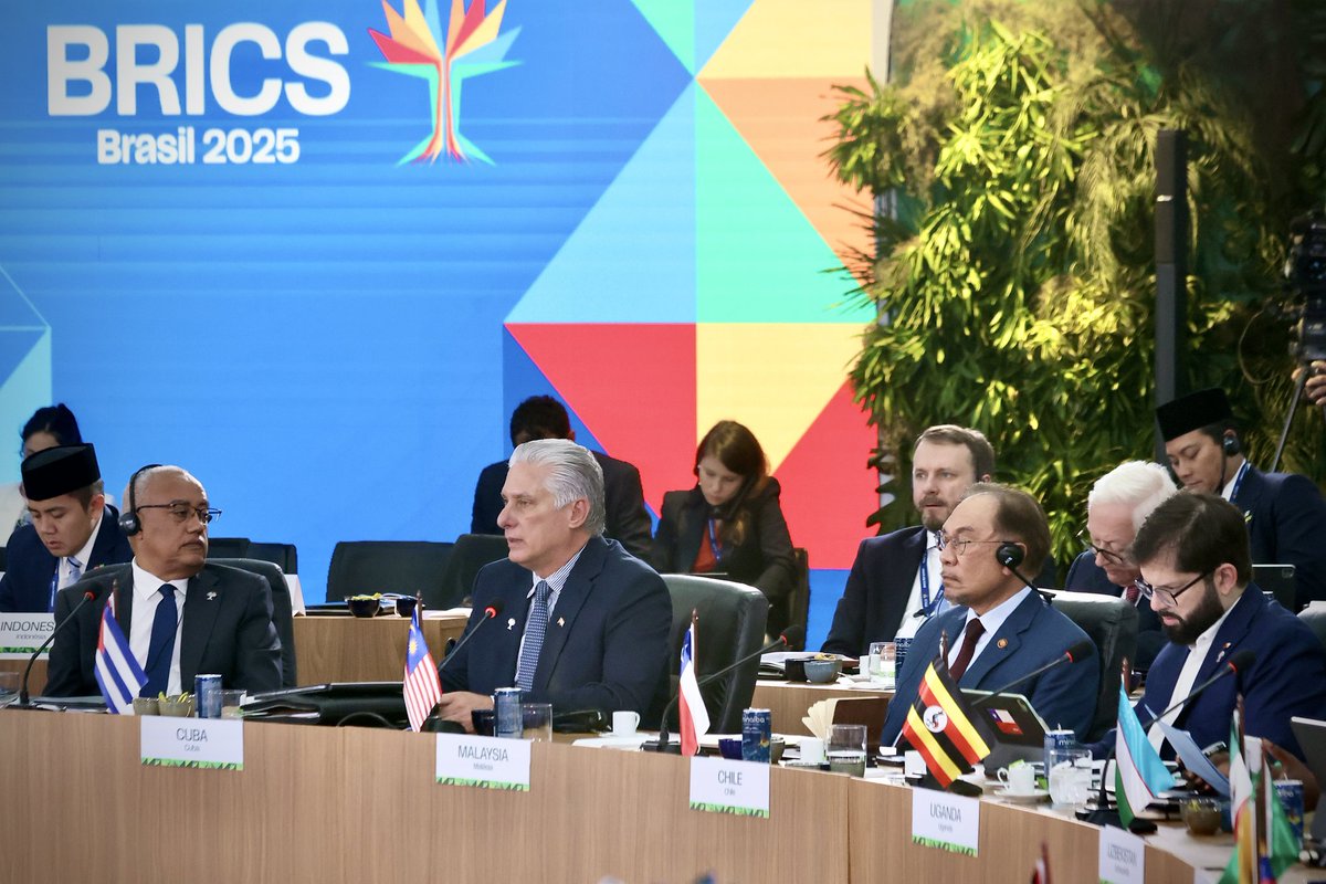 Presidencia Cuba 🇨🇺 (@presidenciacuba) on Twitter photo 🇨🇺| El Presidente <a href="/DiazCanelB/">Miguel Díaz-Canel Bermúdez</a> intervino en la Cumbre #BRICS, cuyo segundo día tuvo lugar hoy.
El mandatario alertó que no basta con desearlo; es preciso, dijo, luchar por un nuevo orden mundial.
En el enlace detalles de su segunda intervención:
🔗| presidencia.gob.cu/es/noticias/di… 🇨🇺| El Presidente <a href="/DiazCanelB/">Miguel Díaz-Canel Bermúdez</a> intervino en la Cumbre #BRICS, cuyo segundo día tuvo lugar hoy.
El mandatario alertó que no basta con desearlo; es preciso, dijo, luchar por un nuevo orden mundial.
En el enlace detalles de su segunda intervención:
🔗| presidencia.gob.cu/es/noticias/di…