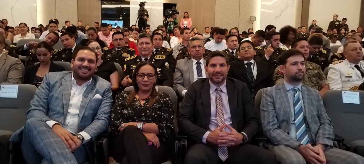 ECU911_'s tweet photo. 📍#Guayaquil | El Director General del #ECU911, @JCPaladines, participó en la Rendición de Cuentas de la @PoliciaEcuador del período 2024, en cumplimiento del ejercicio de transparencia y control social.

🤝 Este espacio reafirma el compromiso de las instituciones del Estado con la ciudadanía, a través de la exposición de acciones orientadas a fortalecer la seguridad en el país.

#ECU911BrindaSeguridadIntegral