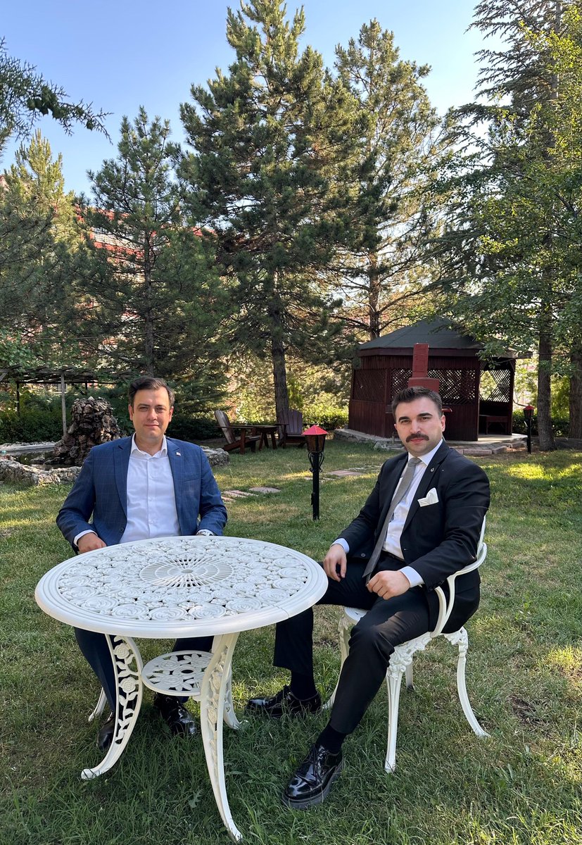 Hakimler ve Savcılar Kurulunun 2025 yılı Adli ve İdari Yargı Kararnamesi ile Yargıtay Tetkik Hakimi olarak tayin olan Hakim Sn. Abdüssamet ÇİÇEK, Kaymakamımız Sn. Emre URHAN'a veda ziyaretinde bulundu.