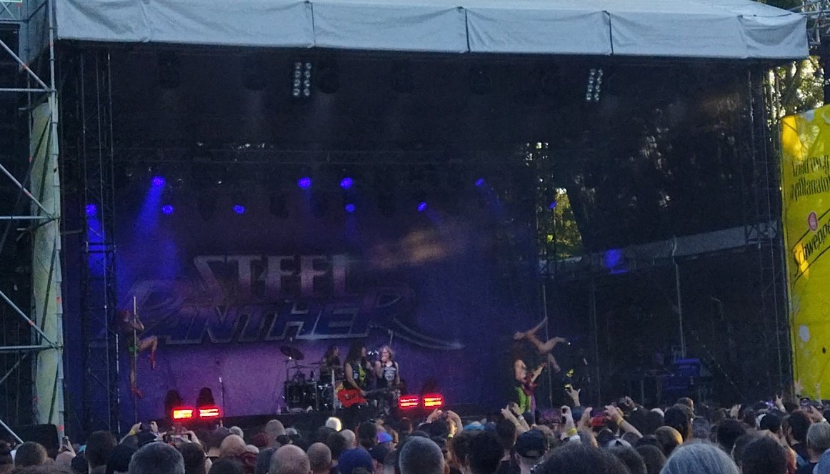 Arnoldtrainer's tweet photo. Steel Panther 🤟🏻🔥😎
#GlamMetal #comedyrock #heavymetal #HardRock #Rockmaraton https://t.co/778KcOhRth
