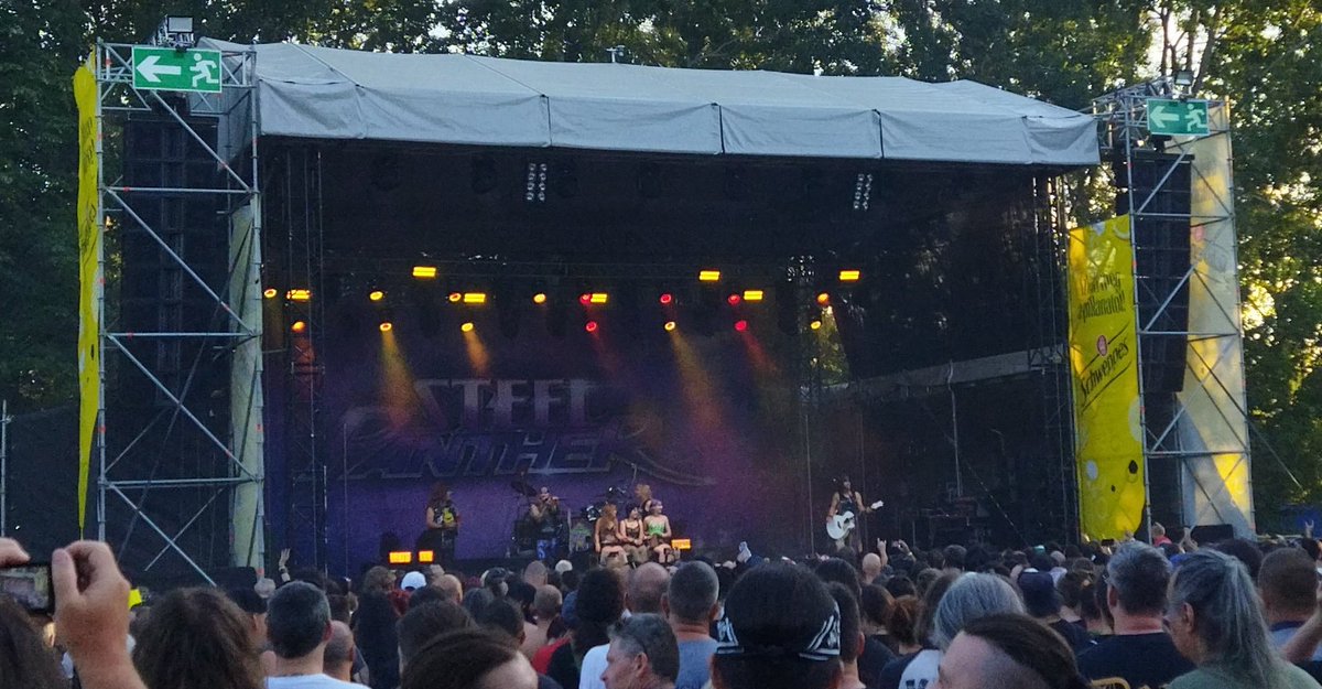 Arnoldtrainer's tweet photo. Steel Panther 🤟🏻🔥😎
#GlamMetal #comedyrock #heavymetal #HardRock #Rockmaraton https://t.co/778KcOhRth