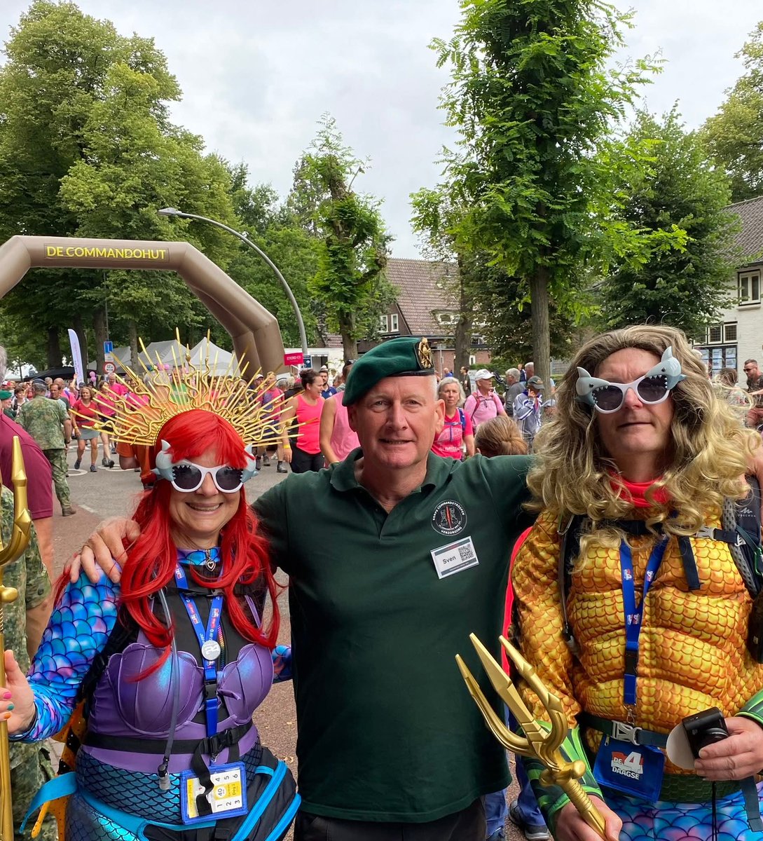 commandohut's tweet image. 👌Commandohut, het kan allemaal:
🦵 Massage
🦶 Blaren verzorgen
💚 Patch scoren
🍔 Hamburgertje
❣️Commandomelk
Maar ook koffie, thee, soep, fruit, broodje worst. En dat alles voor een vrijwillige bijdrage. 
Voor burgers … én militairen 🥾
#4daagse #nijmegen #walkoftheworld