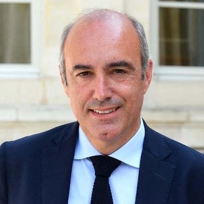 Euryanthe_M's tweet photo. "Le suicide ! Mais c'est la force de ceux qui n'en ont plus, c'est l'espoir de ceux qui ne croient plus" - Guy de Maupassant. 

Nous apprenons aujourd'hui avec tristesse et émotion le suicide d'un parlementaire en fonction... 

Reposez en Paix, Monsieur Marleix. 🙏 https://t.co/mpEhXV3Hz6