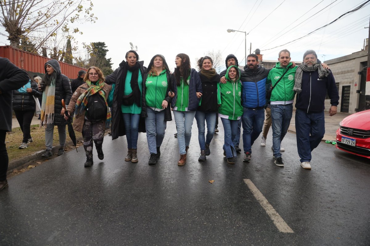 ¡EN EL INTI NO SOBRA NADIE!

En el día de hoy, realizamos una gran movilización en rechazo al inminente DNU con el cual el gobierno pretende destruir el INTI, un organismo clave para el desarrollo de la industria nacional (+)