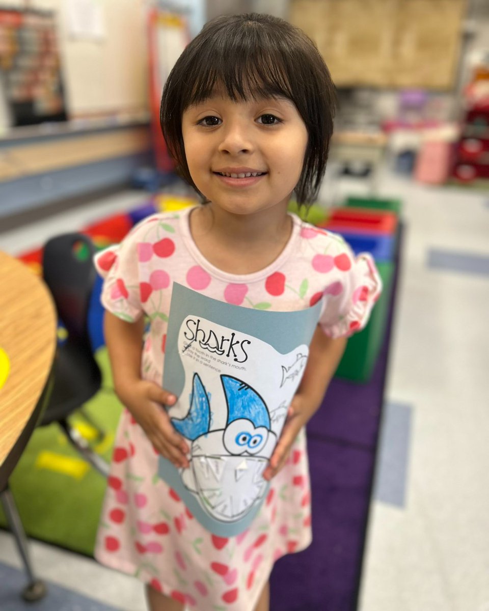 These summer school students worked on their “sh” sounds while gluing the “sh” word teeth to the shark! 🦈 #BeEvergreen