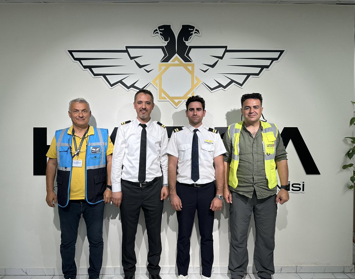 karataypilotaj's tweet photo. PPL kontrol uçuşunu tamamlayan öğrencimiz Abdülhamit Çaynak'ı tebrik ediyor, başarılarının devamını diliyoruz. ✈️👨‍✈️

#KTOKaratayüniversitesi #Pilotaj #KARFA https://t.co/6WXYggHXIB