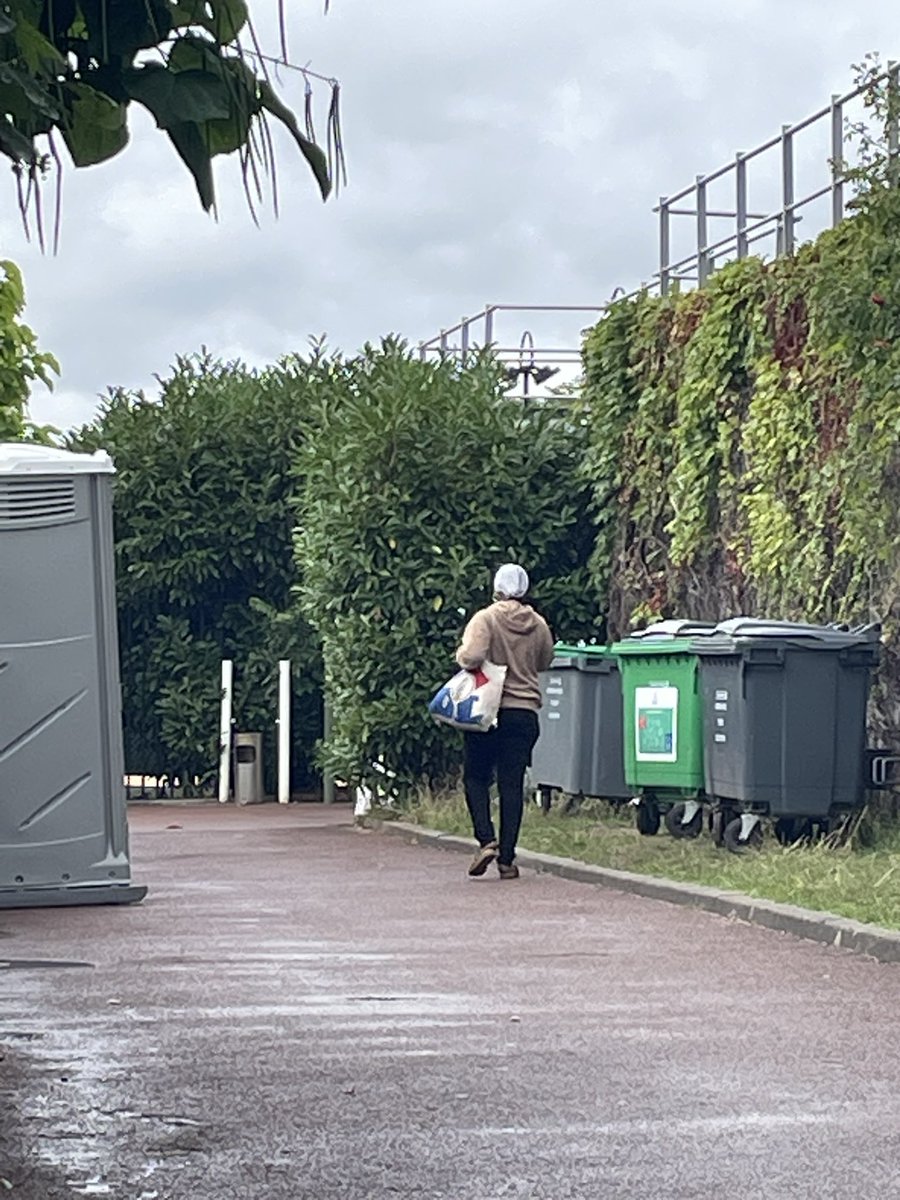 Info <a href="/ReconqueteParis/">RECONQUÊTE ! | Paris</a> Le gymnase Jean Bouin dans le XVIe arrondissement est occupé depuis le jeudi 03 juillet par des clandestins gérés par l’association Aurore.
#jeanbouin #gymnaseMontherlant #reconquête_off