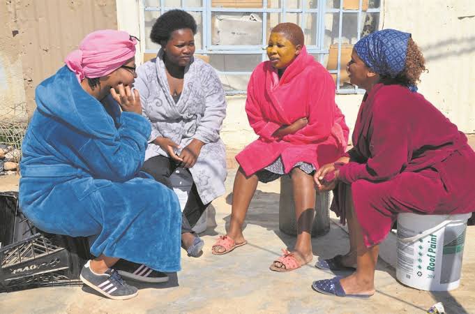 SangaMamiya's tweet image. TL right now….😭🤚🏽