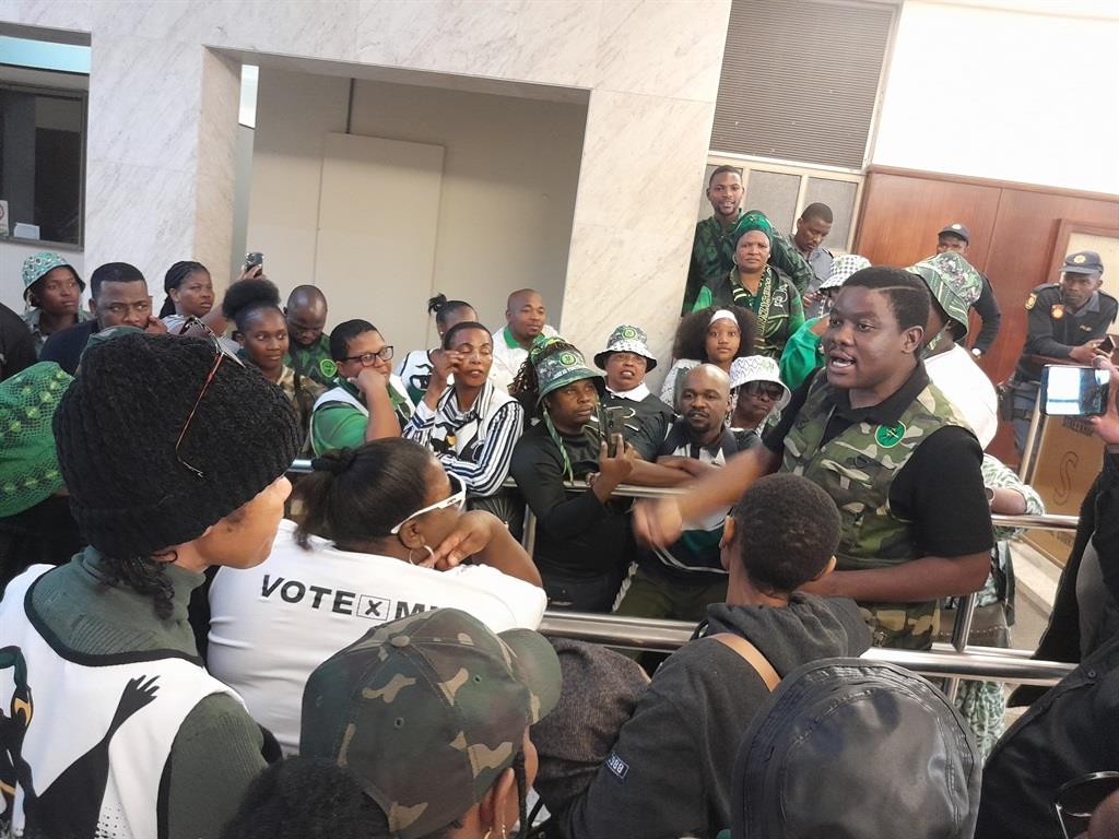 WATCH: Khanyile's unrest trial begins 👨🏾‍⚖️
#BonginkosiKhanyile #MKparty #UnrestIncitementCharges  
snl24.com/dailysun/news/…