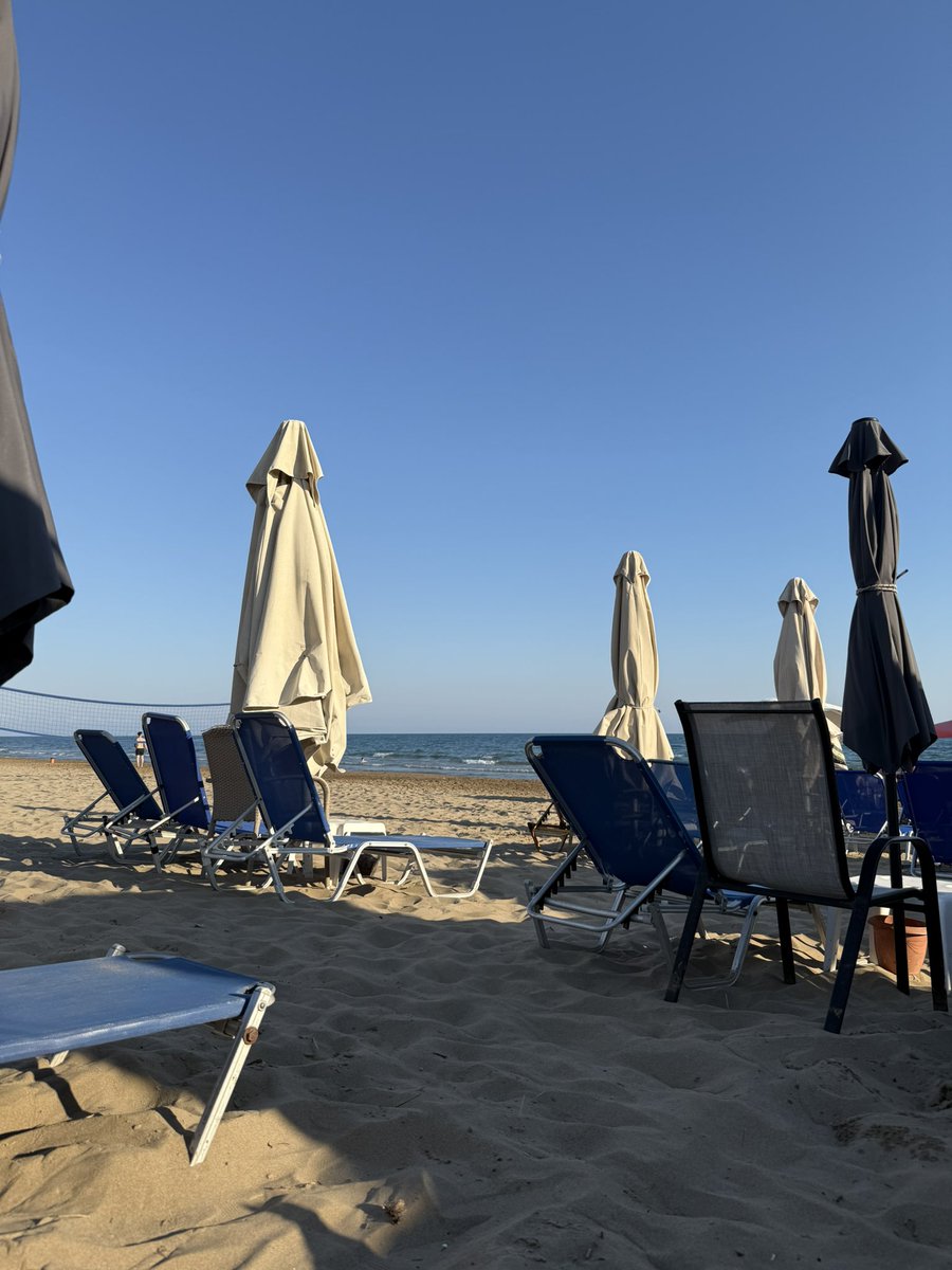 Warden time at the beach 🏖️ 

Sitting here chatting with Warden agent about risk management while enjoying the sun. 

Soon <a href="/wardenprotocol/">Warden</a> will eliminate the need for other tools. 

Their agent hub will satisfy every need and the intelligent dApps will be able to act based on