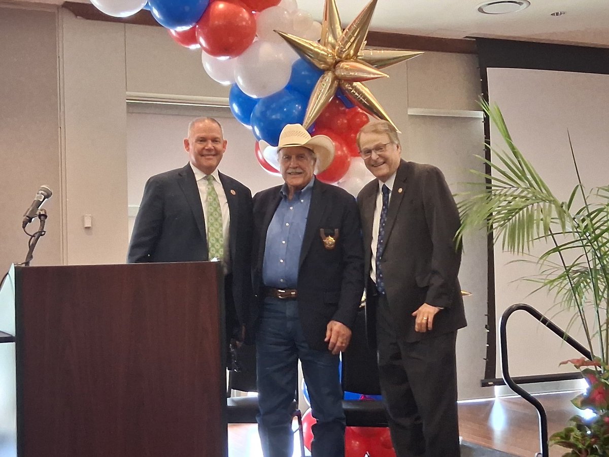 SenatorBirdwell's tweet image. Honored to join Sheriff McNamara and TCOLE Ex Dir Greg Stevens for the opening in Waco of the Texas Citizens Police Academy Convention. Tk you to all the volunteers across the state who back the blue and assist their neighbors.