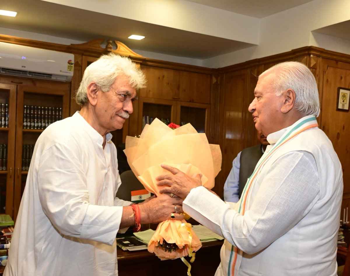 OfficeOfLGJandK's tweet photo. Delighted to meet the Hon’ble Governor of Bihar Shri Arif Mohammed Khan Ji at Raj Bhawan, Srinagar, today. https://t.co/iAytUR8Iay