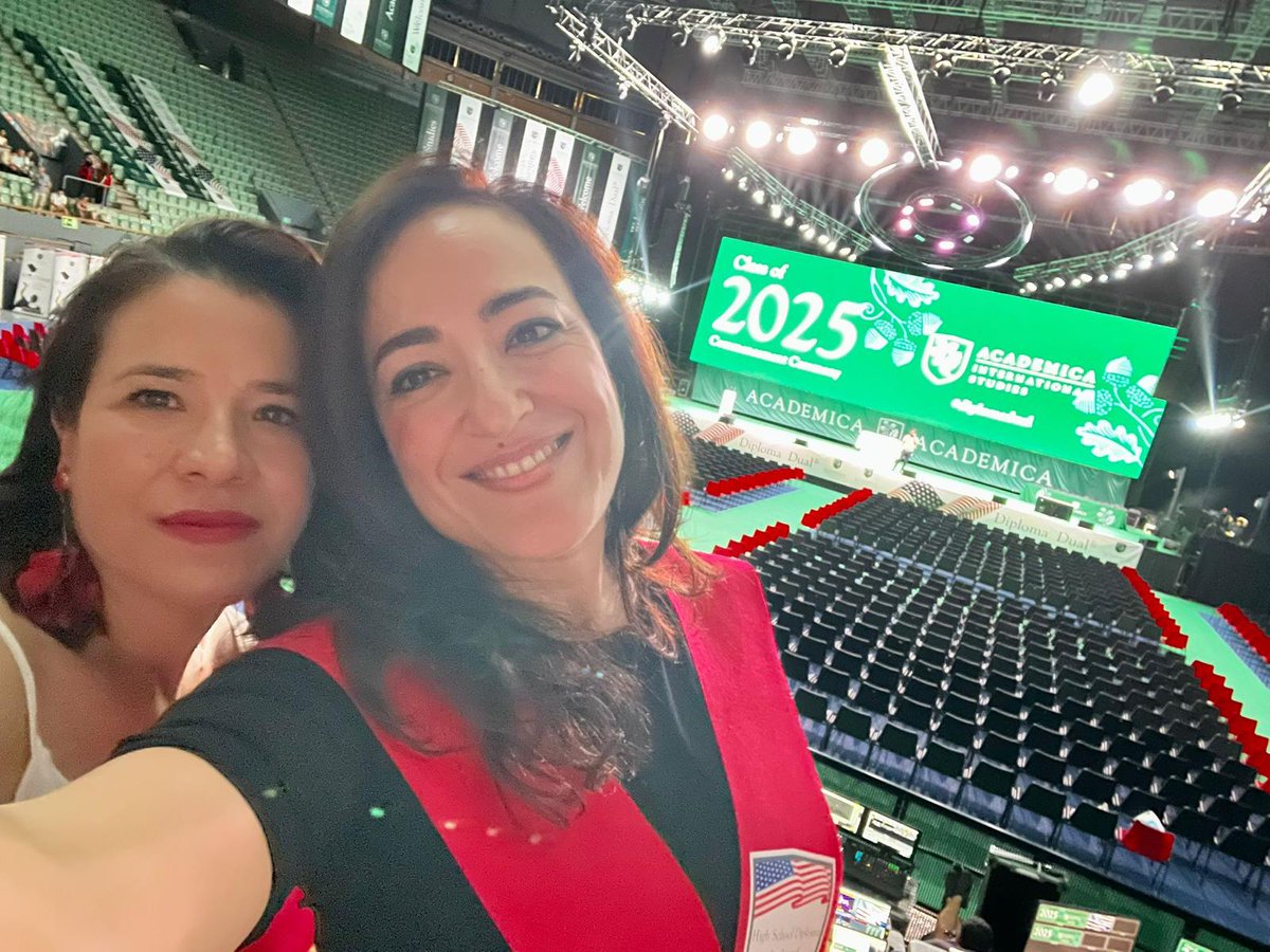 Nuestras alumnas de 2º Bachillerato, María De la Torre y Eugenia Gutiérrez, se gradúan, aparte del Bachillerato español, del Bachillerato norteamericano (Bachillerato Dual). Todo esfuerzo tiene su recompensa 👏🏼👏🏼❤️❤️