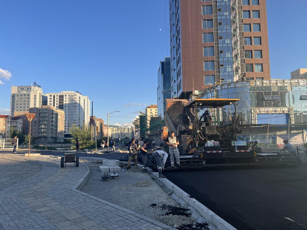 өнөөдөр Энэ замаар машинууд сүнгэнж өгч бна.