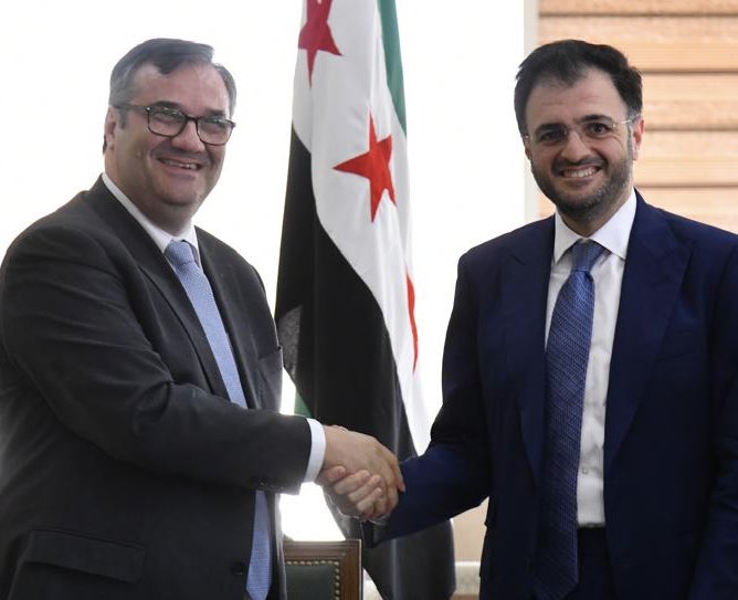 amhaykal's tweet image. شكلنا مع مصرف سورية المركزي مجموعة عمل مشتركة لتطوير قطاع التقنيات المالية في سورية (Fintech). هذه التقنيات باتت أساسية في الحياة اليومية وهي ضرورية لكافة التطبيقات والخدمات الإلكترونية. نعمل على رفع جودة الحياة لمواطنينا وتمكين الشركات الناشئة في القطاع. sana.sy/?p=2244911