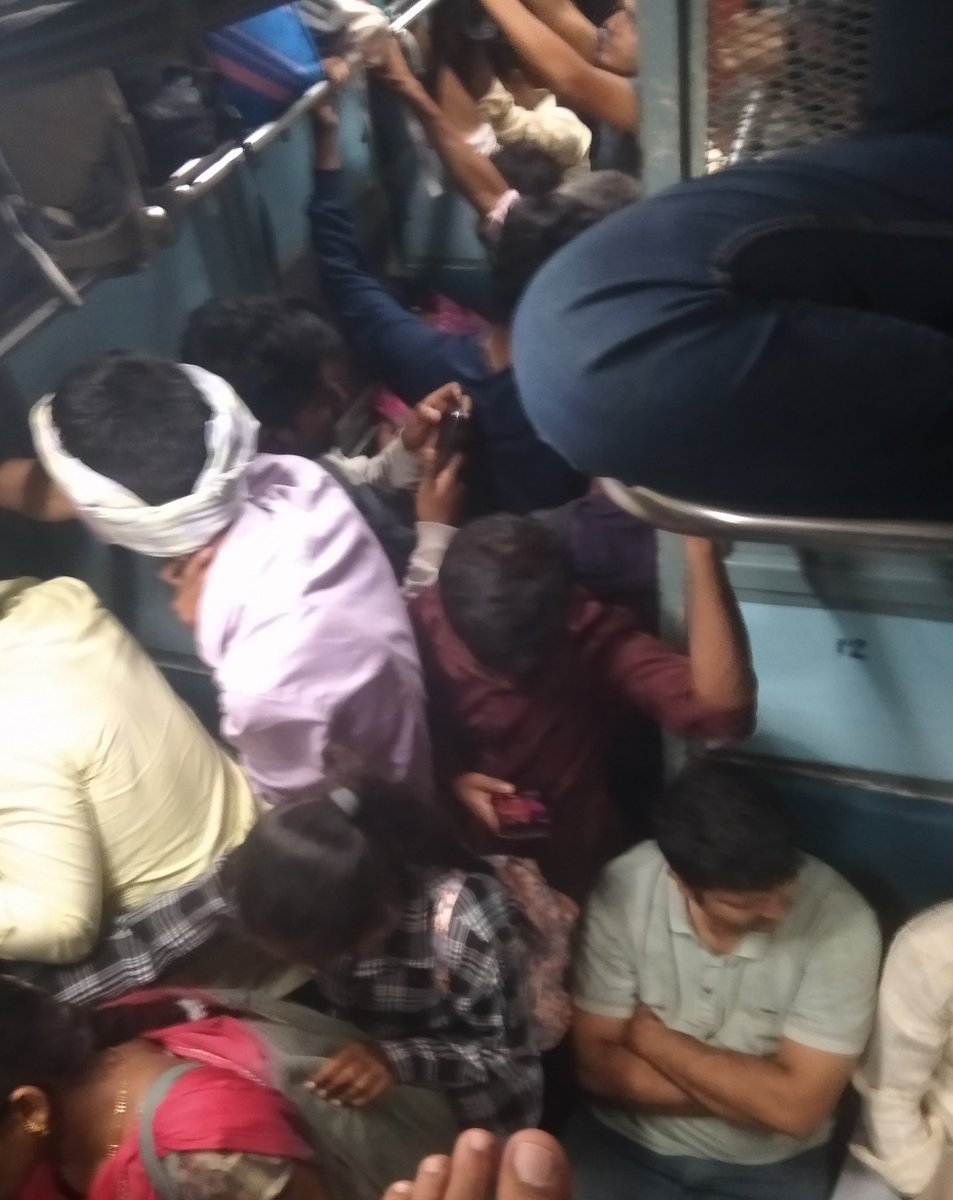 Megharaj Kavalur (@megharaj_g_k) on Twitter photo 💔 𝟭𝟮 𝗵𝗼𝘂𝗿 𝗷𝗼𝘂𝗿𝗻𝗲𝘆 𝘀𝗶𝘁𝘂𝗮𝘁𝗶𝗼𝗻
"Dear <a href="/AshwiniVaishnaw/">Ashwini Vaishnaw</a> sir,
Unreserved coaches are not just crowded — they’re a daily struggle for dignity.
Thousands stand for hours, no space to sit, no comfort, just chaos.
India deserves better.
Please increase general 💔 𝟭𝟮 𝗵𝗼𝘂𝗿 𝗷𝗼𝘂𝗿𝗻𝗲𝘆 𝘀𝗶𝘁𝘂𝗮𝘁𝗶𝗼𝗻
"Dear <a href="/AshwiniVaishnaw/">Ashwini Vaishnaw</a> sir,
Unreserved coaches are not just crowded — they’re a daily struggle for dignity.
Thousands stand for hours, no space to sit, no comfort, just chaos.
India deserves better.
Please increase general