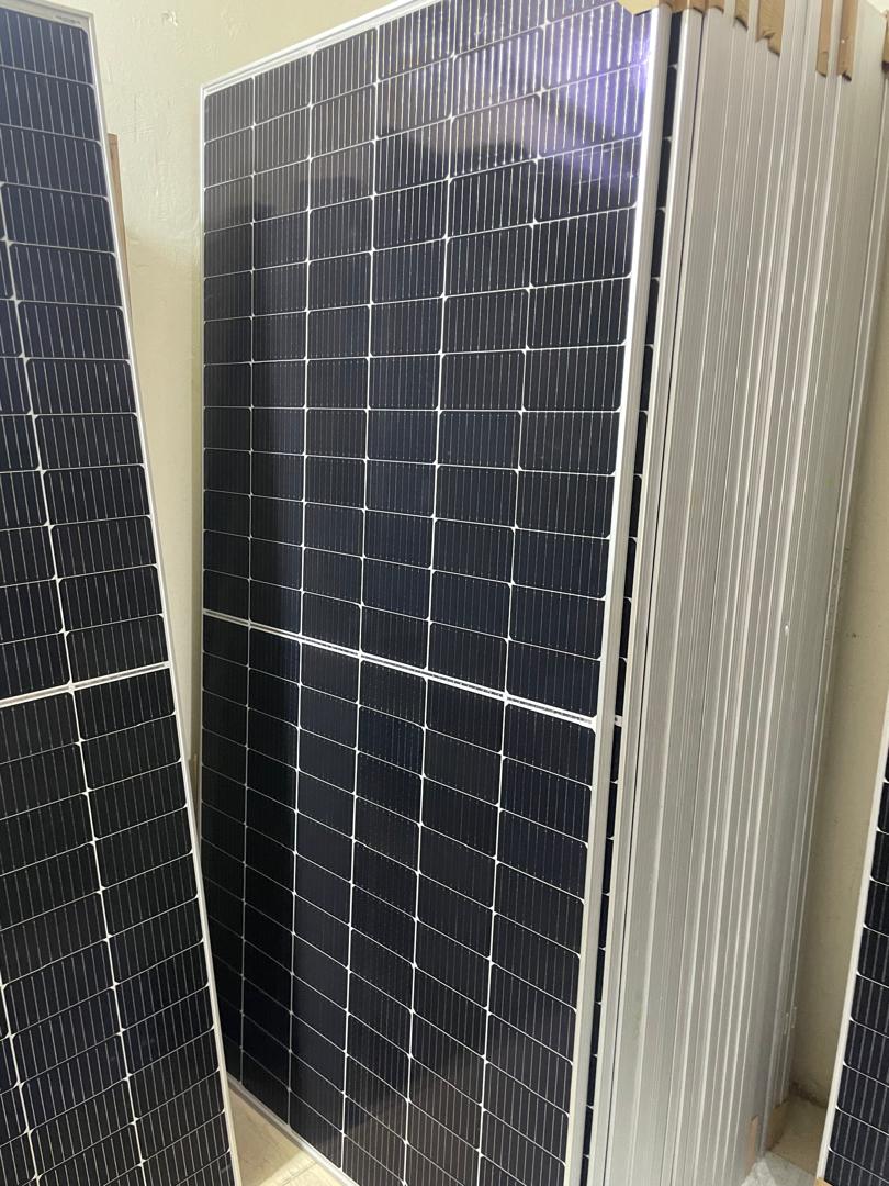 RBwengye's tweet photo. @bamwinejnr Solar panels at whole sale prices https://t.co/2av3ruGG66