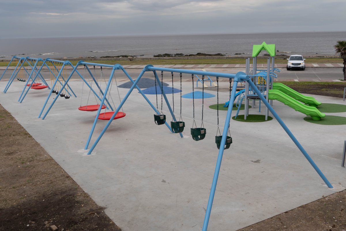 🧒🛝 Se inauguró un nuevo espacio para la primera infancia cerca del Yacht Club. Juegos, zonas de descanso y espacios recreativos e inclusivos para disfrutar al aire libre ☀️ 📍 Rambla Charles de Gaulle y Euclides Peluffo.