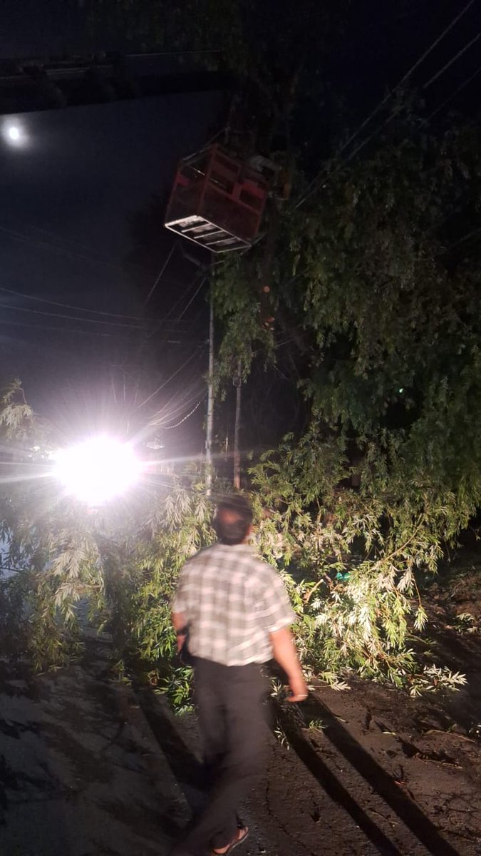 kpdcloffice's tweet photo. Relentless Rain. Relentless Commitment.
No matter the storm, our teams are on the ground; restoring, repairing, and reconnecting lives.
Weโre here. Weโre working. And we wonโt stop until every light is back on.
#KPDCL #RestorationInProgress #PowerRestoration #WeAreOnlt https://t.co/2zP4on4LAV