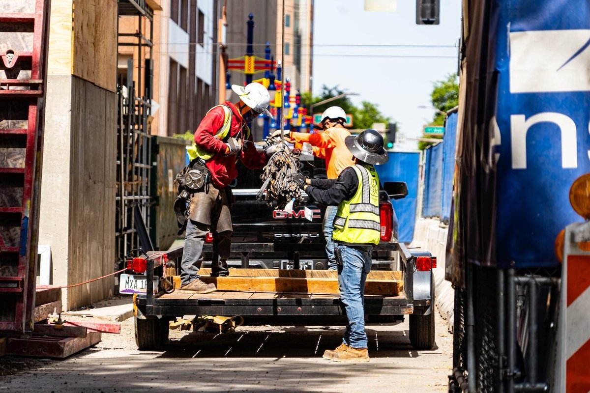 As Arizona swelters, workplace heat protections remain sparse | bit.ly/44yIvgp
#Tucson #Arizona