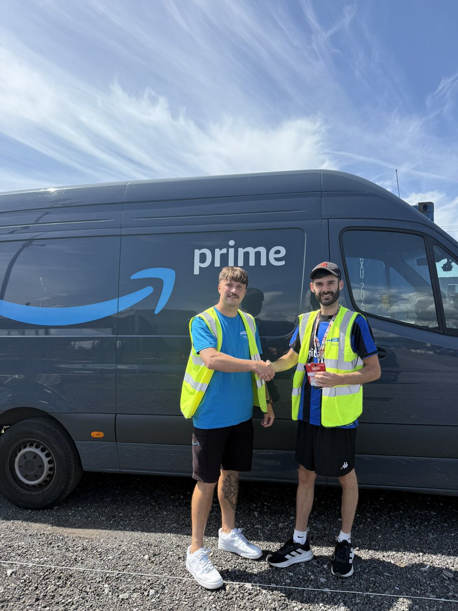 FastPaceLog's tweet image. Daniel - Performance of the month. Turns up with a smile, does the job faultless. Well deserved 🥇 

Ellis  - Photo of the month with a stunning picture 👏🏼 📷 

Both photos presented by the Managers Gareth Godfrey and Nathan Logan. 

📦 🚐 📦🚐📦🚐📦🚐📦🚐

#delivering #smiles