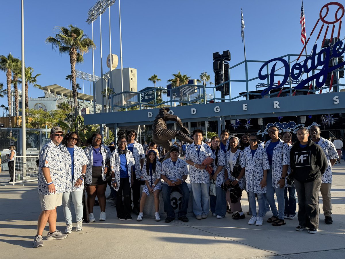 JEFCOED's tweet image. These students mean business!📈👏FBLA members from Shades Valley High School had a great time attending the National Leadership Conference in Anaheim, California! There, students gained additional knowledge of the business world by participating in workshops and competitions!