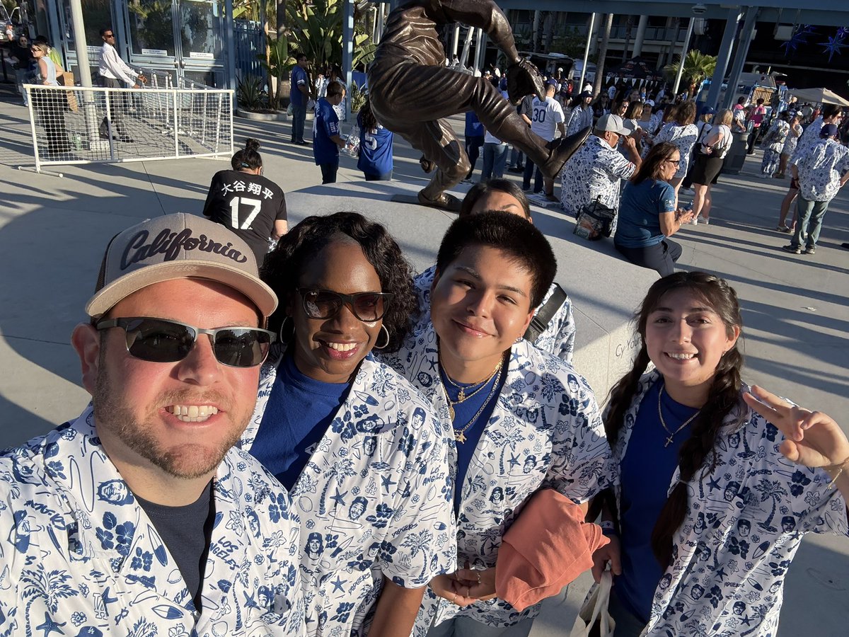 JEFCOED's tweet image. These students mean business!📈👏FBLA members from Shades Valley High School had a great time attending the National Leadership Conference in Anaheim, California! There, students gained additional knowledge of the business world by participating in workshops and competitions!