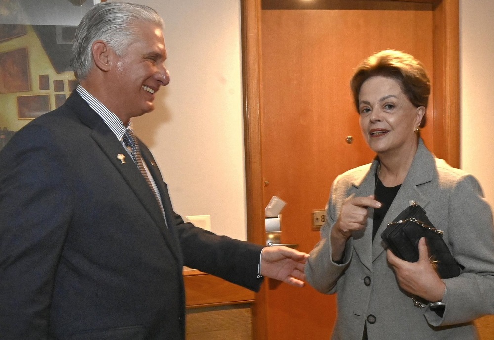 Eduardo López Leyva (@eduardolopezl65) on Twitter photo Ella <a href="/dilmabr/">Dilma Rousseff</a> ,es infinitamente excepcional, que gran MUJER.
¨Tengo una gran deuda en relación con Cuba, un país que siempre fue solidario con Brasil¨
Gracias #Brasil por tu sublime gratitud, gracias #fIDEL
POR HACER GIGANTES.
#YoSigoAMíPresidente <a href="/DiazCanelB/">Miguel Díaz-Canel Bermúdez</a> Ella <a href="/dilmabr/">Dilma Rousseff</a> ,es infinitamente excepcional, que gran MUJER.
¨Tengo una gran deuda en relación con Cuba, un país que siempre fue solidario con Brasil¨
Gracias #Brasil por tu sublime gratitud, gracias #fIDEL
POR HACER GIGANTES.
#YoSigoAMíPresidente <a href="/DiazCanelB/">Miguel Díaz-Canel Bermúdez</a>