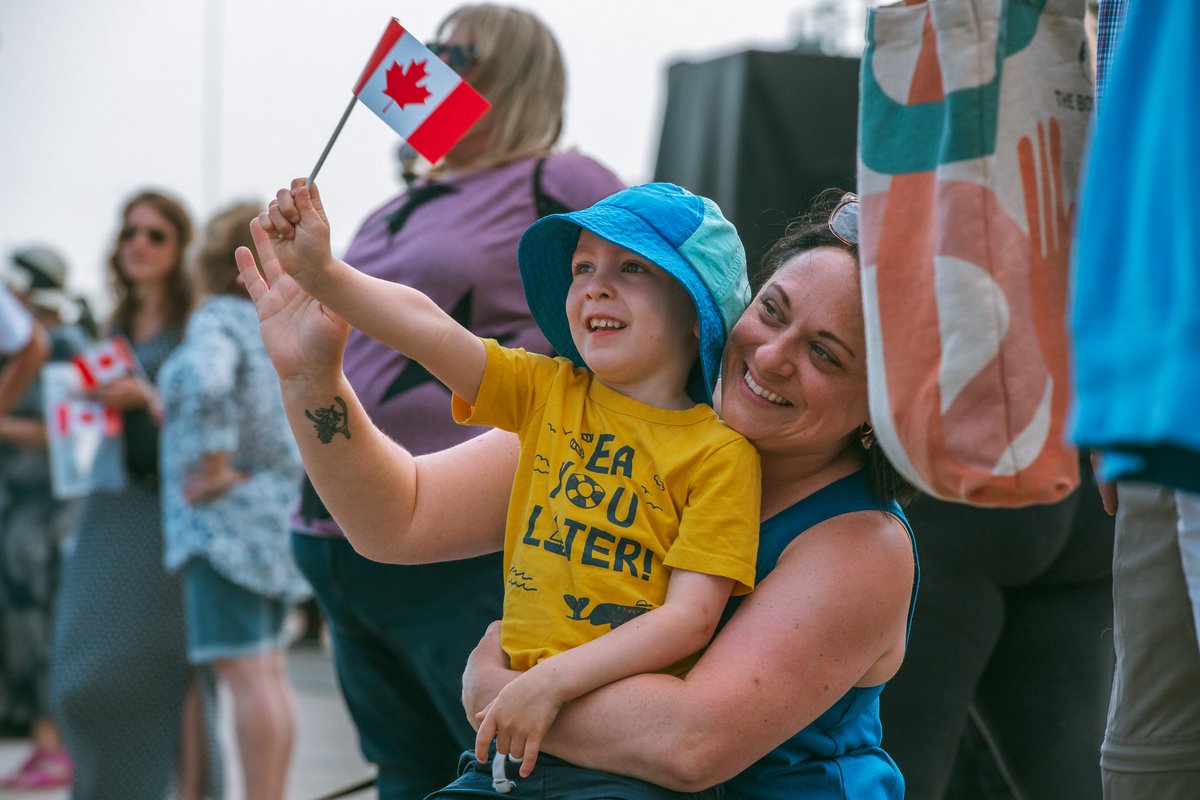 RoyalCanNavy's tweet image. Fair winds and following seas! 🚢🌬️🌊
We wave farewell to the crews of #HMCSEdmonton and #HMCSYellowknife as they set sail for European waters on #OpREASSURANCE and continue to display our @NATO commitments. ⚓
#HelpLeadFight #WeAreNATO