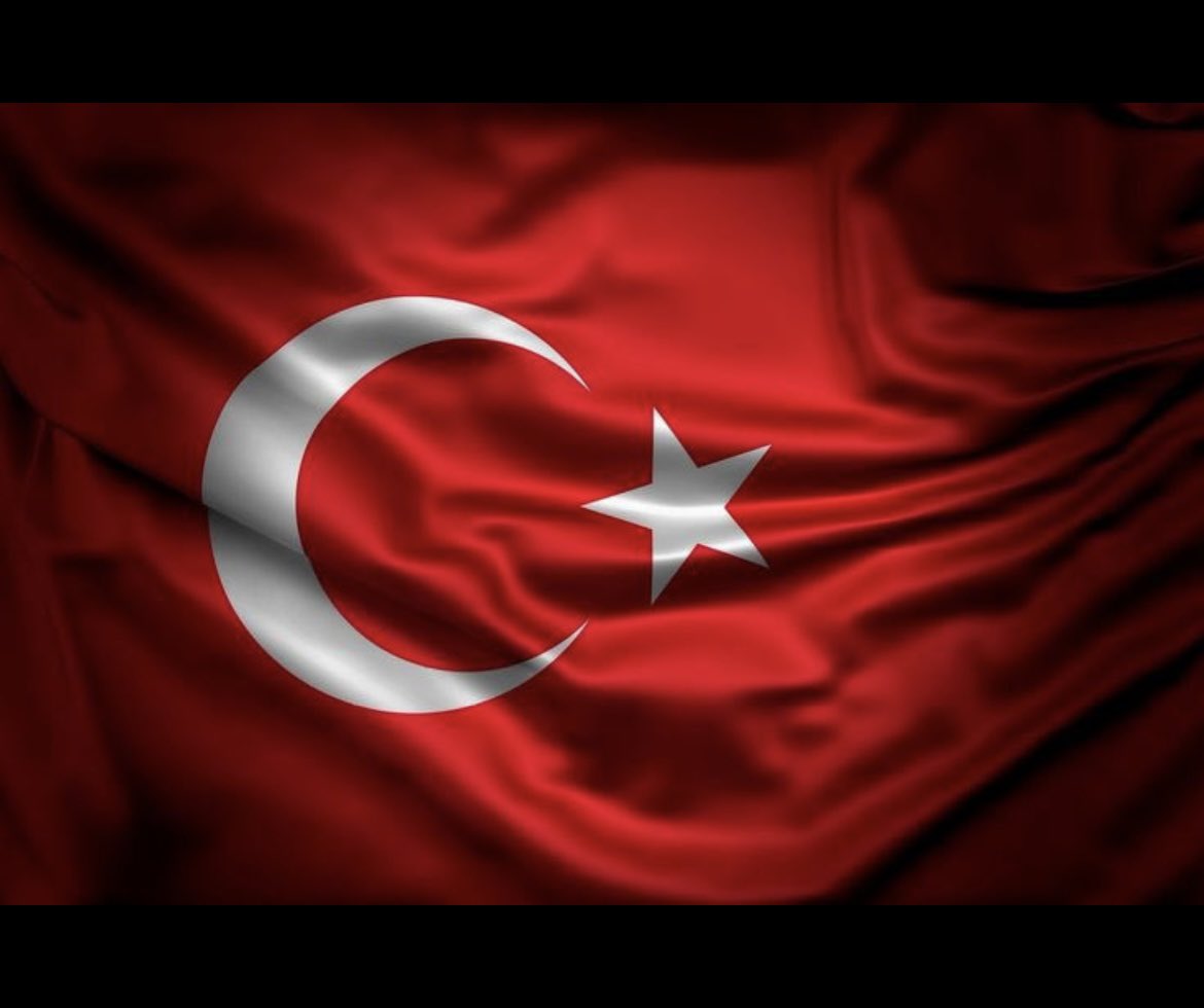 "Ey şehîd oğlu şehîd, isteme benden makber,
Sana âgûşunu açmış duruyor Peygamber."