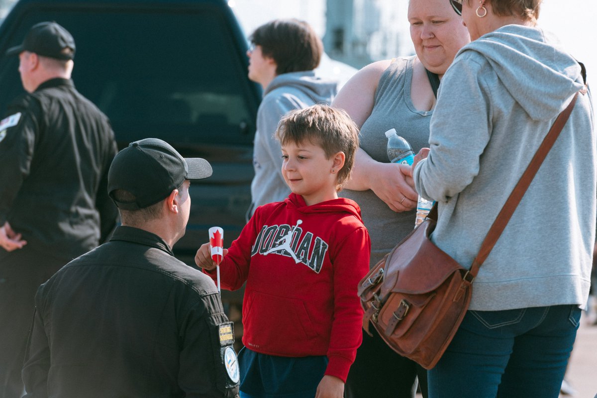RoyalCanNavy's tweet image. Fair winds and following seas! 🚢🌬️🌊
We wave farewell to the crews of #HMCSEdmonton and #HMCSYellowknife as they set sail for European waters on #OpREASSURANCE and continue to display our @NATO commitments. ⚓
#HelpLeadFight #WeAreNATO