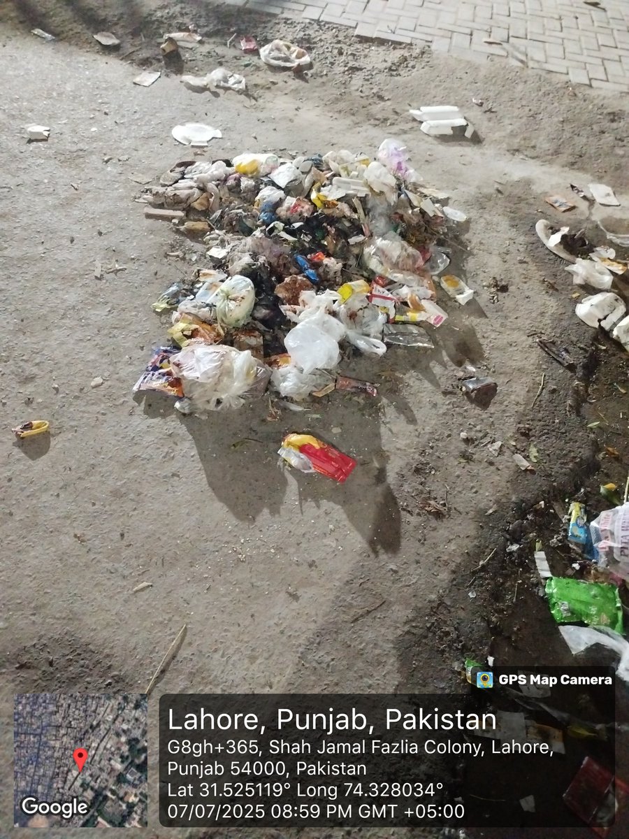 only__arham's tweet photo. LWMC workers are neither cleaning nor collecting the garbage from 5 days ago . Please take notice them.  
Location area Street no 3 Shah Jamal Fazlia Colony near Tiamo foods @CMComplaintCell @MaryamNSharif https://t.co/DDCY2mgCNw