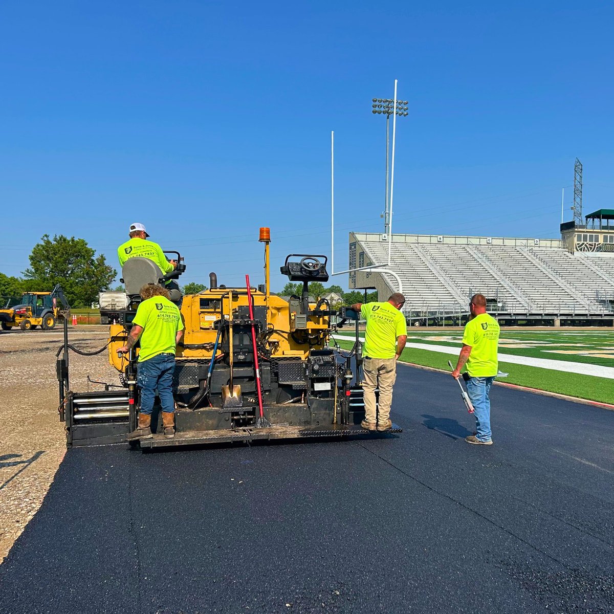 ByrneAndJones's tweet image. We are excited to share a #ProjectUpdate for our new running track project @dublinjeromehs 🏃‍♂️

Our Ohio Division has removed the old track, paved the new surface, and currently await the all-weather polyurethane surfacing to go down. 

@jeromeceltics @DispatchPreps #LetsGoCelts