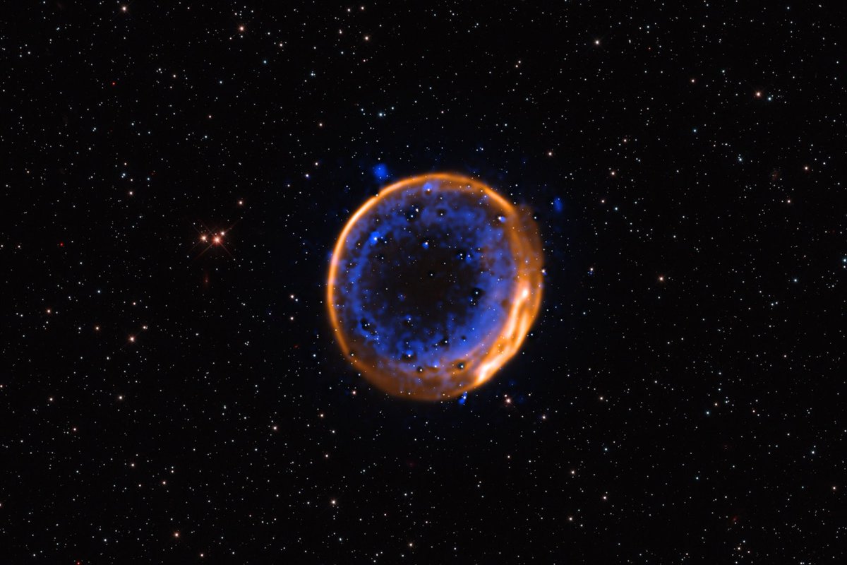 Cmdr_Hadfield's tweet photo. This star exploded twice as it went supernova and died. 
Our best telescopes can now see and learn from the visual echoes: https://t.co/NOueQcN37W https://t.co/WUzv7ewY9h