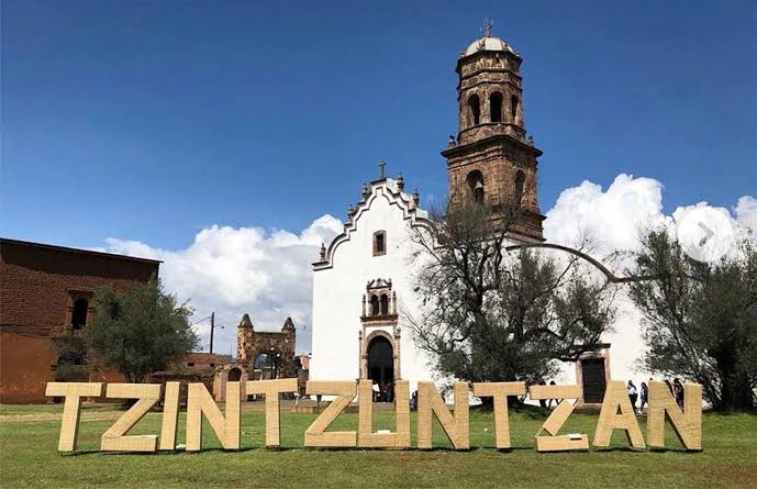 BravasDe80766's tweet photo. Es hoy el gran estreno de #Amanecer y sabían ustedes que Tzintzuntzan, cuyo nombre significa “lugar de colibríes”, fue una de las capitales purépechas más importantes durante la época prehispánica, es muy bonito! 

NICOLA ES CAMILO
ESTRENO AMANECER https://t.co/yigImw4AXz