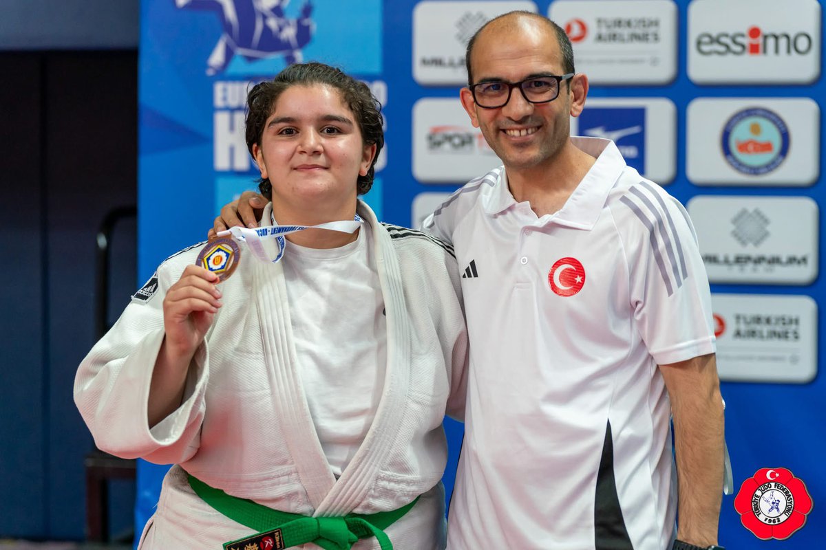 rakip49's tweet photo. 5-6 Temmuz 2025 KOCAELİ ilinde yapılan
Yıldızlar JUDO AVRUPA KUPASI ŞAMPİYONASINDA 
36 kg Hira İŞNAS AVRUPA ÜÇÜNCÜSÜ 🥉
+57 kg Gökçe TAYYAN AVRUPA ÜÇÜNCÜSÜ 🥉olmuştur.
Bize destek veren herkese çok teşekkür ederim.@fjuysal @shuysuz @okansamurcu @VANSESIGAZETESI @van65haber https://t.co/zkdNoUQNpQ