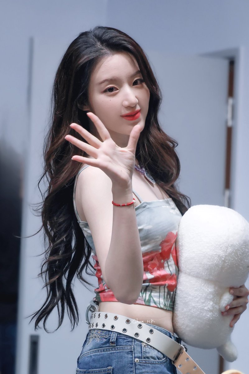Ccheng_H8's tweet photo. 250706  EL
귀여워😚
#슈화 #SHUHUA #舒華
 #아이들 #idle https://t.co/srvbs1CDeT