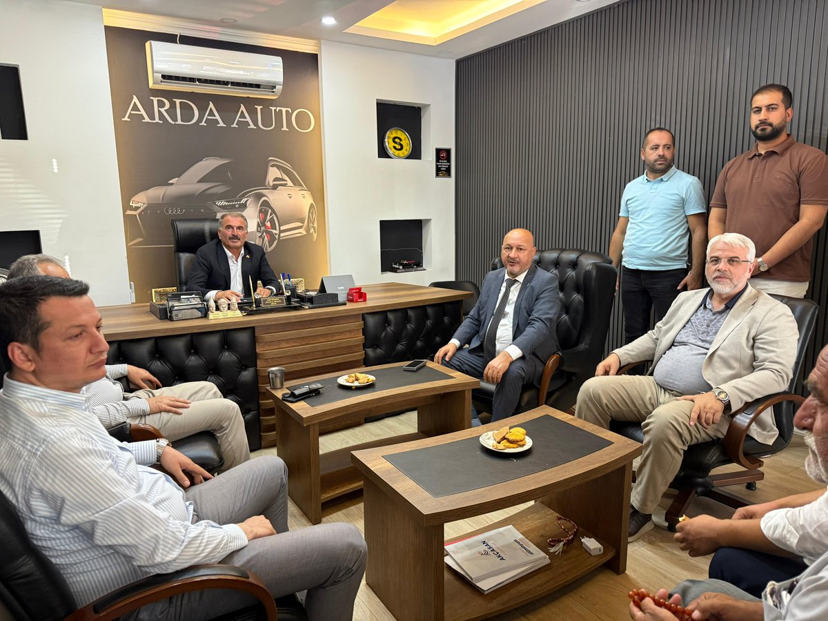 fbulentkablann's tweet photo. 📍Adıyaman Galericiler Sitesi

Milletvekilimiz Sn. @resulkurt34 , Merkez İlçe Başkanımız Sn. @m_fatiholgun , Gençlik Kolları Başkan Vekilimiz Sn. @avhasanunsal , geçmiş dönem Belediye Başkanımız Sn. @Drsuleymanklnc ve teşkilat mensuplarımızla birlikte, Galericiler Sitesi Başkanı Sn. Ahmet Gündüz ’ü ve değerli esnafımızı ziyaret ettik.

Esnafımızla bir araya gelerek talep ve önerilerini dinledik; her zaman yanlarında olduğumuzu ifade ettik.

@abuyukgumus 
@hakanaksu058 
@farukaytek