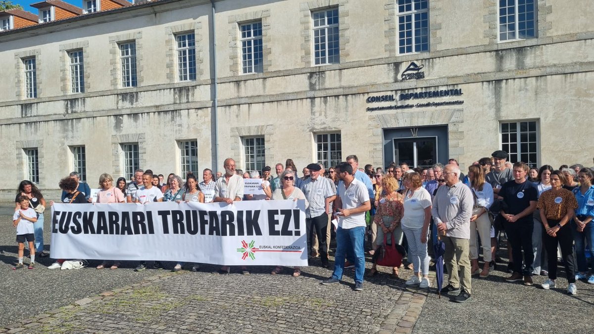 eaj_lpb's tweet photo. ✍️ Soutien à l'euskara et au financement de l'Office public de la langue basque.
✍️ Euskarari eta Euskararen Erakunde Publikoaren diruztatzeari sustengua. https://t.co/SrNBbToLim