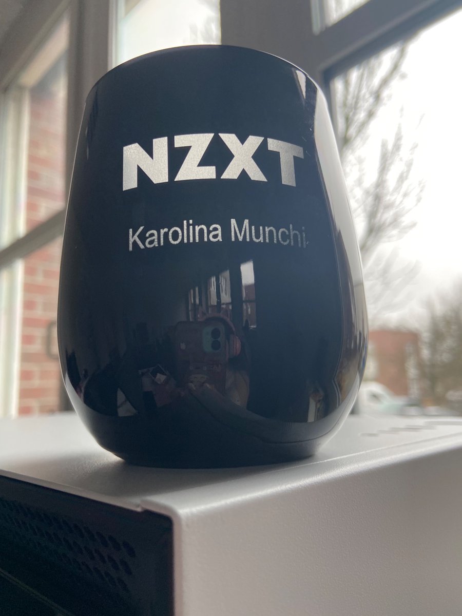 I’m sadly not with <a href="/NZXT/">NZXT</a> anymore as of May. I’d appreciate if anyone has infos on job openings around Stockholm or just advice for someone that got laid off!🥲💜

💻 Project Management/ Customer Service
🕹️Currently training in User Research
⭐️More info: linkedin.com/in/karolina-mu…