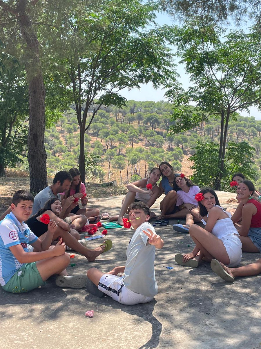 Vivimos unos días muy especiales en el campamento de 2º ESO en El Centenillo (Jaén)
Nos adentramos en el mundo del Principito, conociendo a sus personajes y profundizando en sus valores
También conectamos con la naturaleza y hacemos nuevos amigos que ya se quedan en el corazón❤️