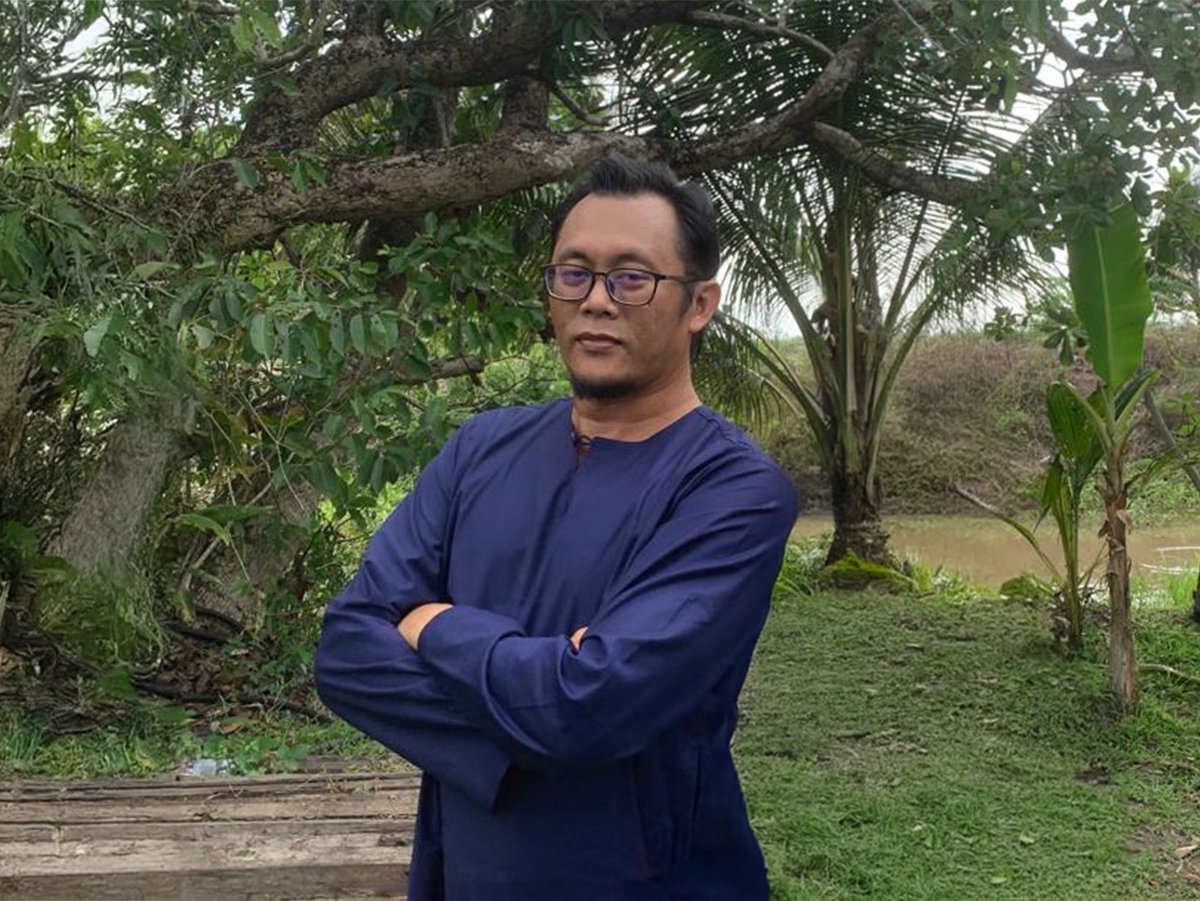 yaqeeninstitute's tweet photo. Inna lillahi wa inna ilayhi raji’un. 
To Allah we belong and to Him we return.

It is with deep sadness that we share the passing of our dear brother, Hafiizh Hamid. A loving husband and father, a talented animator for Yaqeen (Ramadan & Dhul Hijjah Series), and a quiet soul whose work left a lasting impact.

In this moment of grief, we have a chance to come together as a community and support his family. 

We invite you to donate whatever you can and share this campaign with others: https://t.co/fJFiRzpzFr