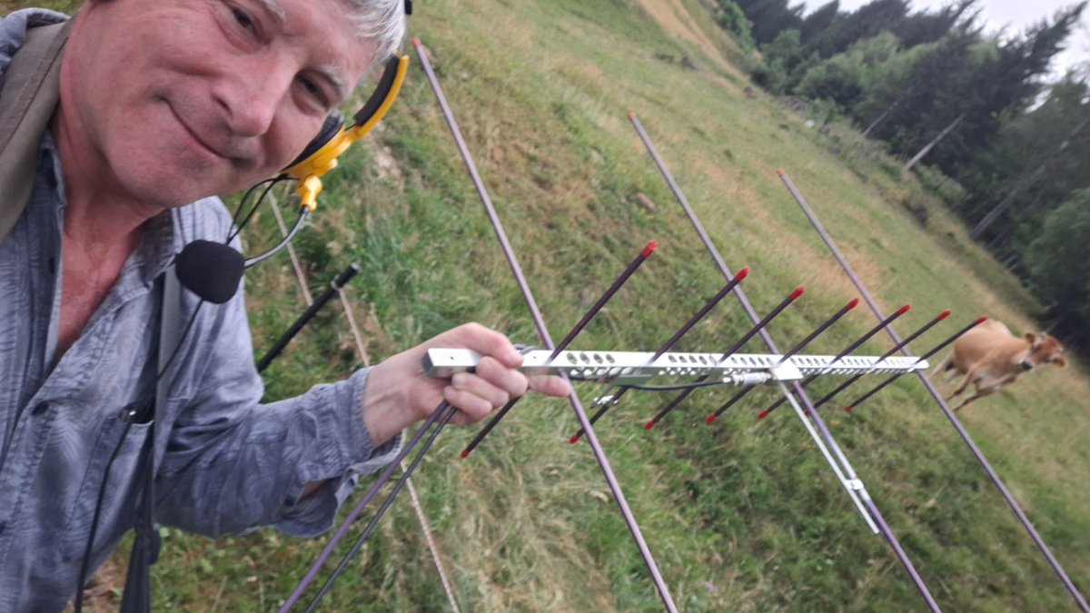 Tnx Oliver <a href="/F4IOZ/">Olivier F4IOZ</a> and Oscar <a href="/ea1dr/">Óscar L.</a> and <a href="/ES4RM/">ES4RM 🇪🇪🇺🇦🇵🇱</a> for the nice Qso via RS-44 from JN66TW. The Cows are Crazy of my crying CQ Sat. 
Tnx 73 Joe OE/DL4KCA